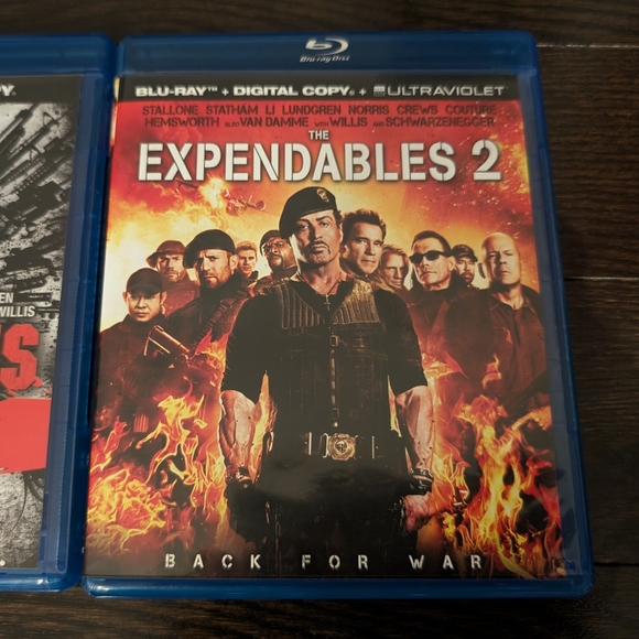 LIKE NEW Expendables 1 & 2 Blu-ray movies - Picture 7 of 11